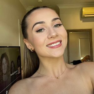 Meet your Posher, Amba